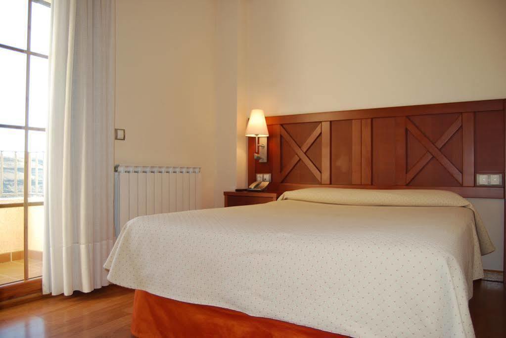 Hotel Meleiros Castro De Sanabria Exteriör bild